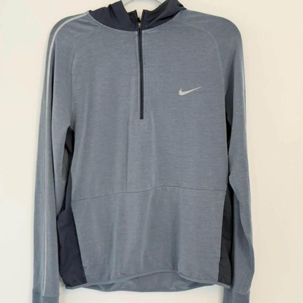 🏃‍♂️ Nike Dri-FIT Running 1/2-Zip Hoodie – Reflective Gray (Size M)